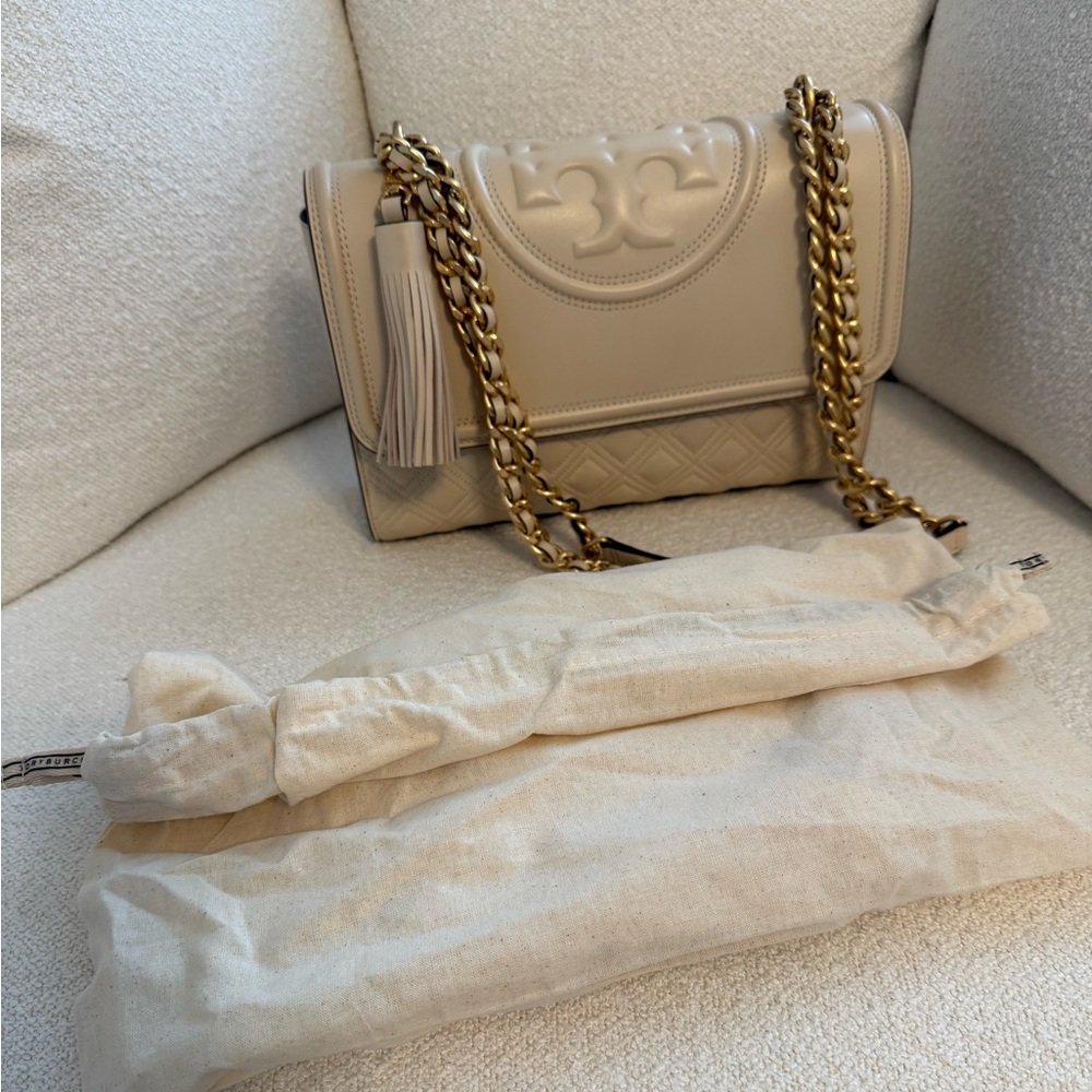 Tory Burch Fleming Shoulder Bag in New Cream